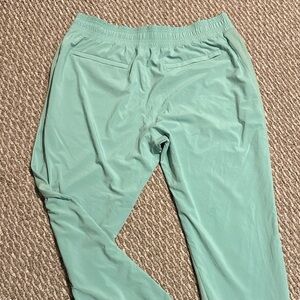 Athleta Brooklyn Jogger Light Green Cropped Pant Size 14